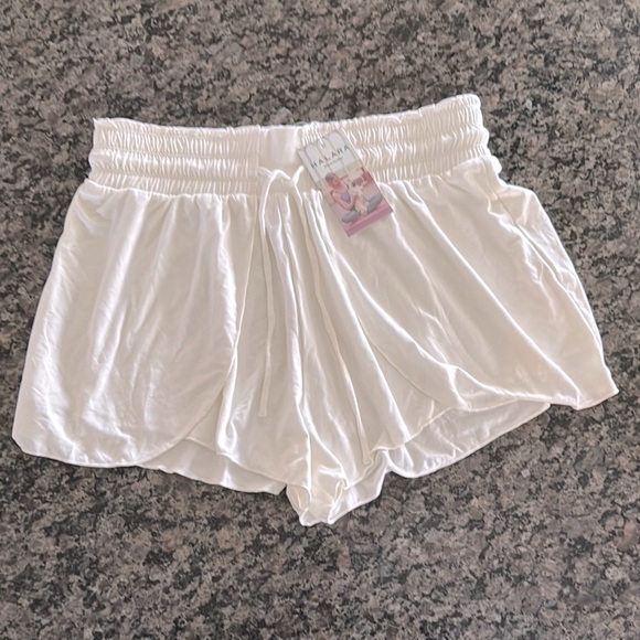 HALARA Pants - Halara off White elastic Shorts NWT M